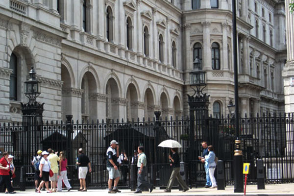 Списки в лондоне. Downing Street London. London down Street. Walking down the Street. Londonstreet PNG.