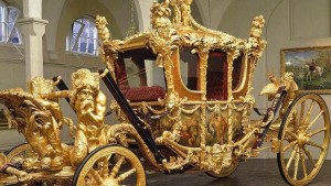 royal-mews-the-gold-state-coach-in-the-gold-state-coach-house-5f74742e43fea6b139d2929e5ec625bf