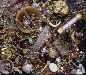 cheapside-hoard-jewels-528x463