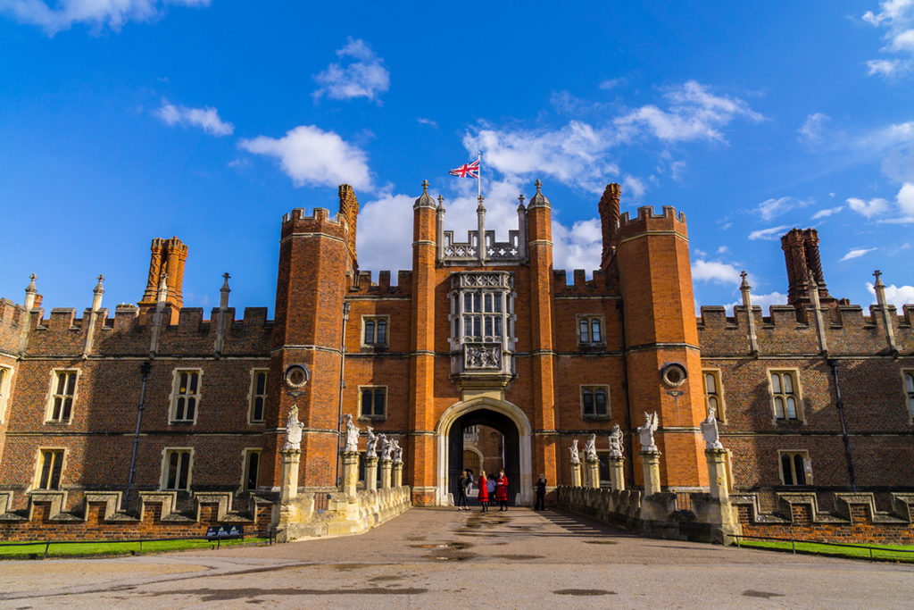 Private tour of Hampton Court Palace with a qualified tour guide